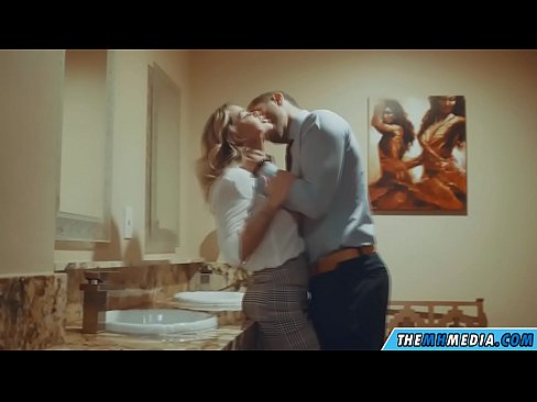 ❤️ Cuando una rubia tetona te seduce en un baño público ❤ Porno ruso en es.onlydesiporn.ru ❌️